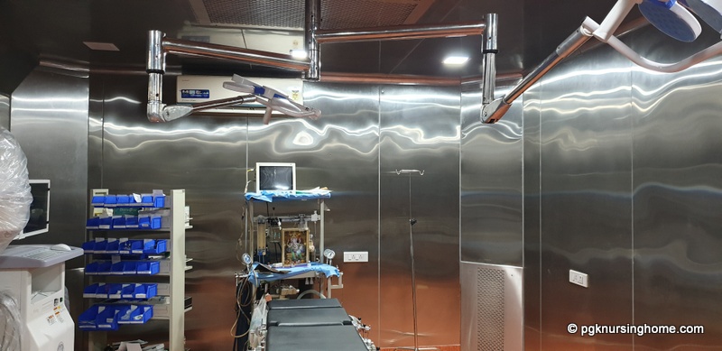 OPERATION THEATER WITH LAMINAR AIR FLOW AND STAINLESS STEEL WALLS